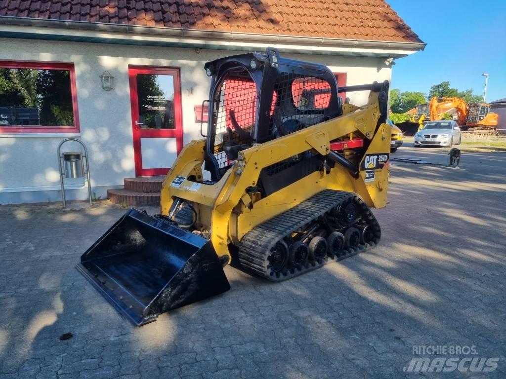 CAT 257 D لوادر انزلاقية التوجيه