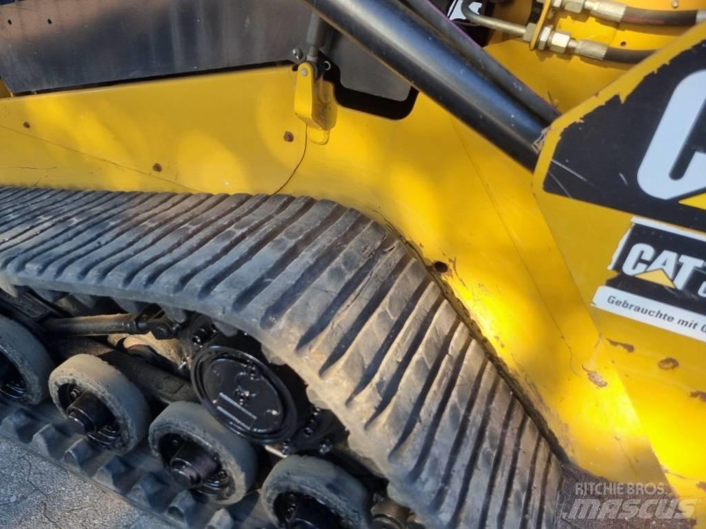CAT 257 D لوادر انزلاقية التوجيه