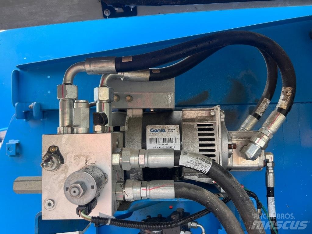 Genie S 65XC TRAX رافعات سلة مفصلية