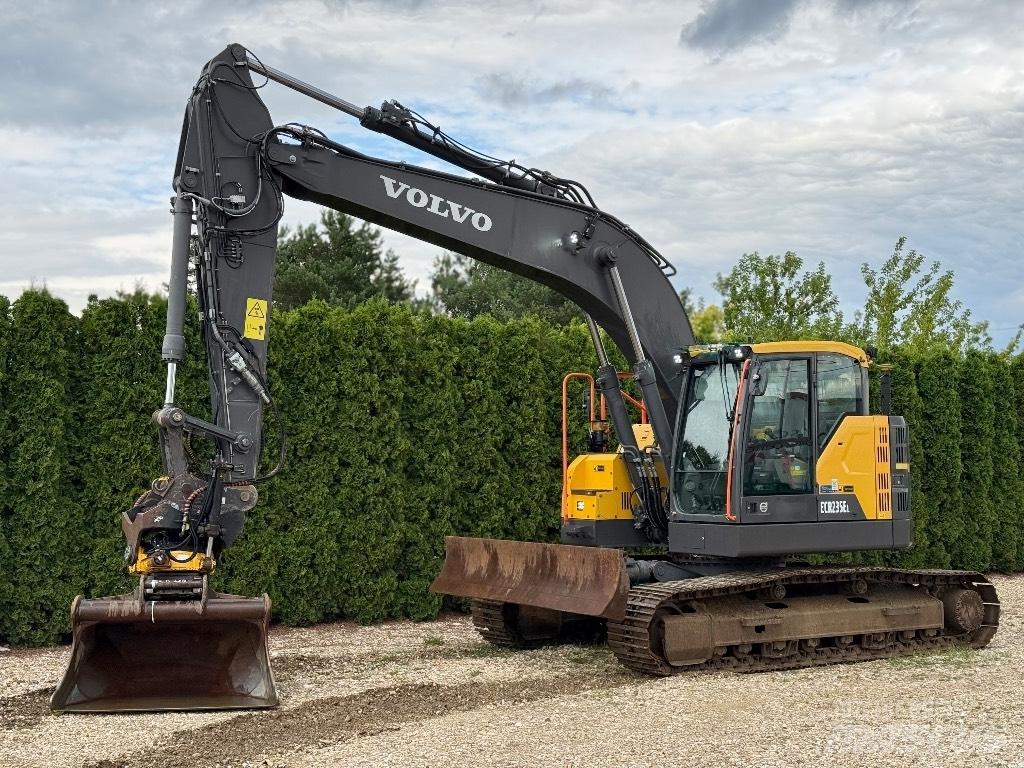 Volvo ECR 235 EL حفارات زحافة