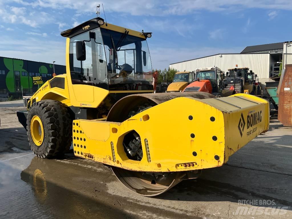 Bomag BW 226 BVC-5 مداحل أحادية الأسطوانة