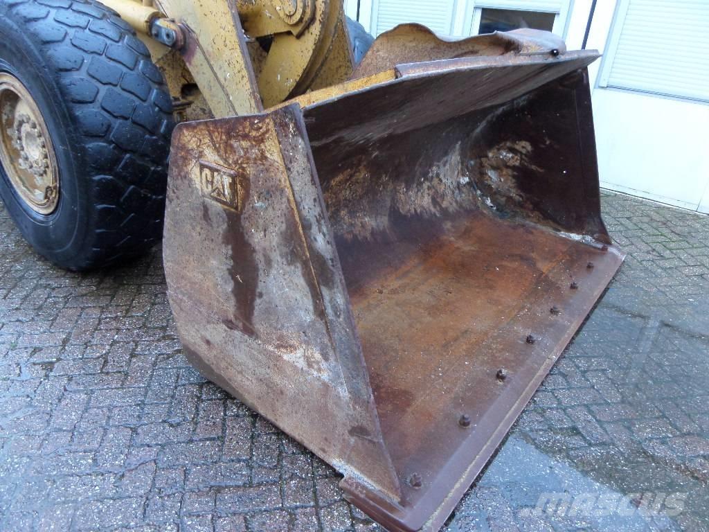 CAT 938 H لوادر بعجل