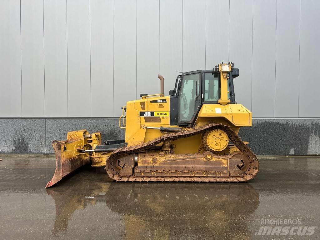 CAT D 6 N LGP بلدوزرات مجنزرة