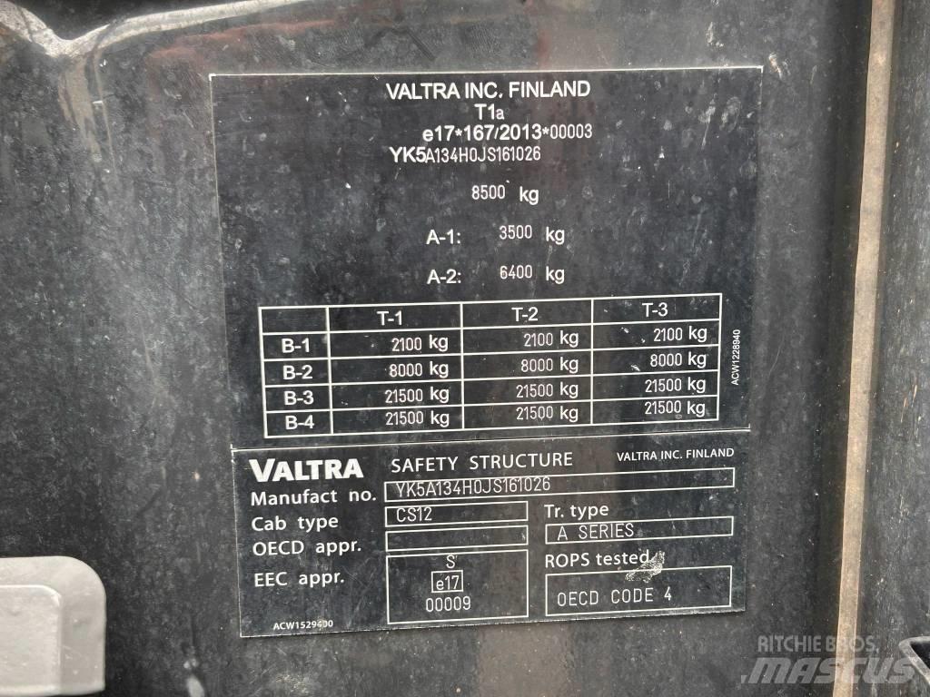Valtra A 134 الجرارات