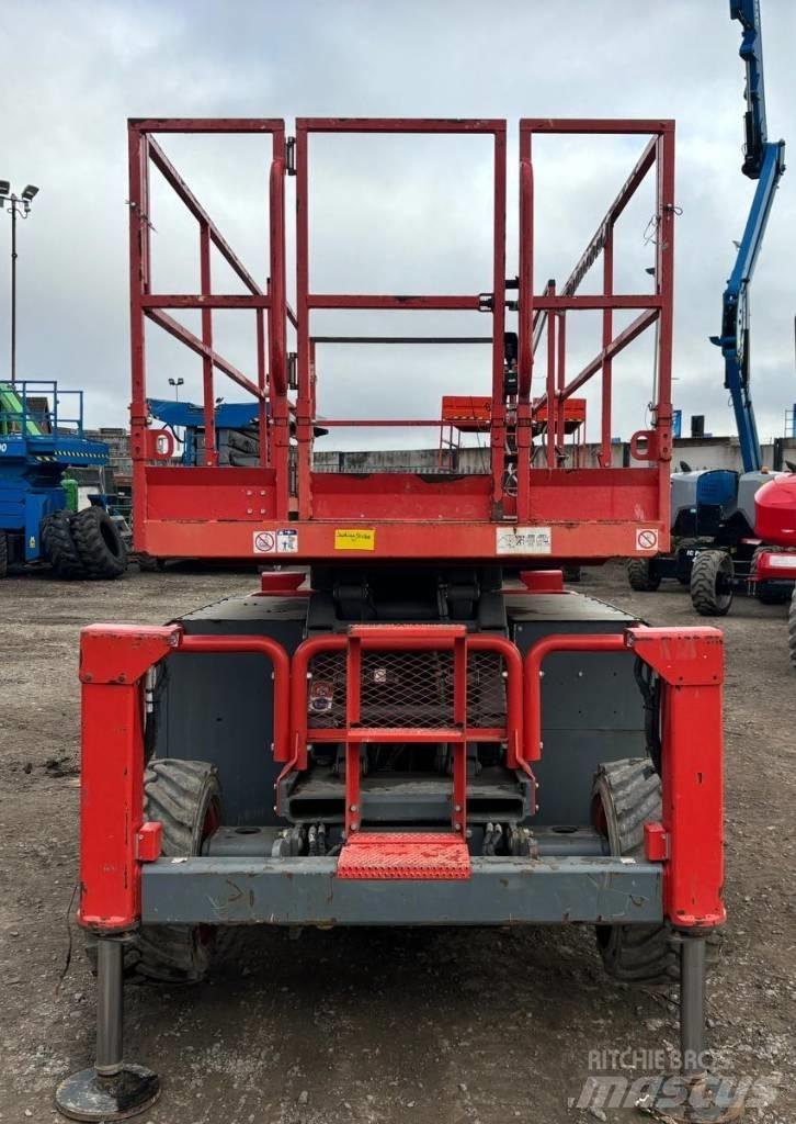 SkyJack SJ 6832 RT رافعات مقصية الشكل
