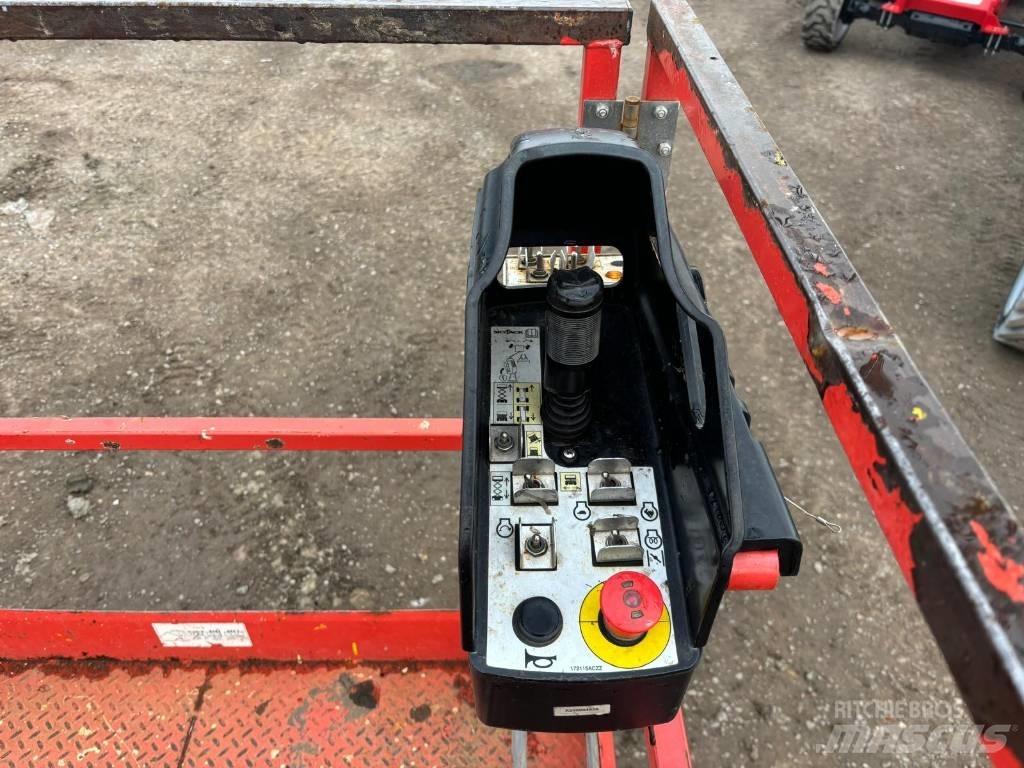 SkyJack SJ 6832 RT رافعات مقصية الشكل