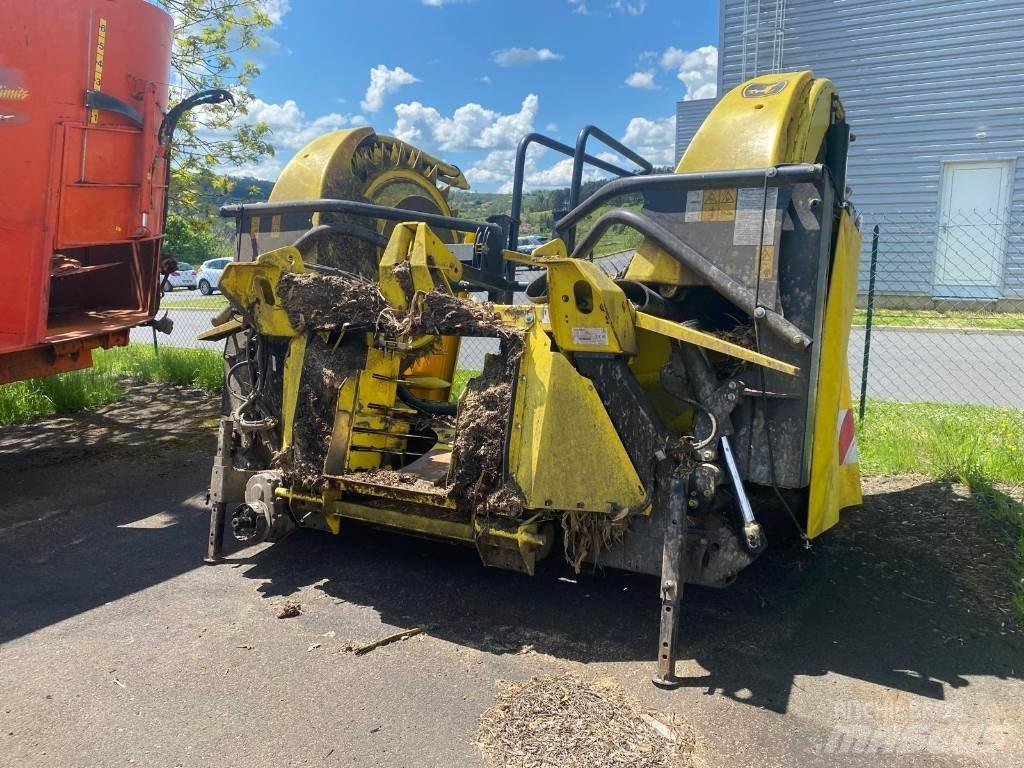 John Deere 8200 حصادات الأعلاف