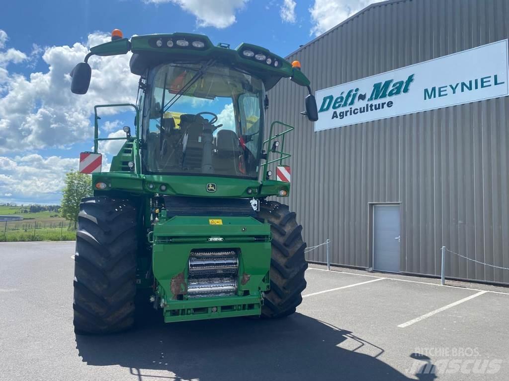 John Deere 8200 حصادات الأعلاف