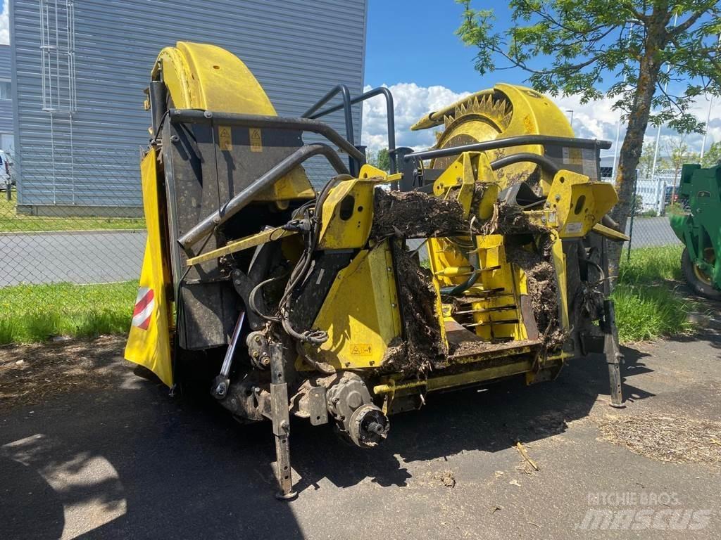 John Deere 8200 حصادات الأعلاف