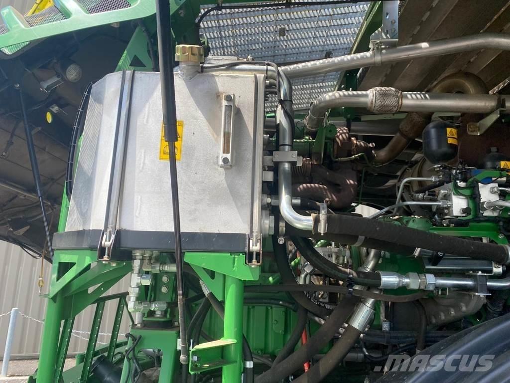 John Deere 8200 حصادات الأعلاف