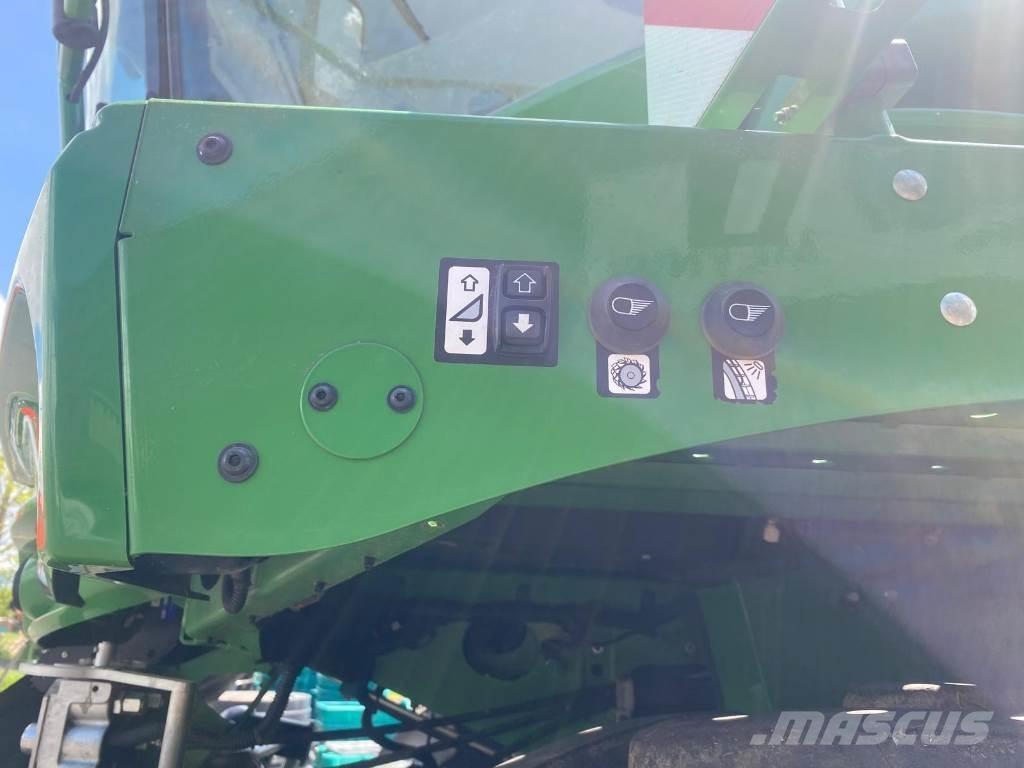 John Deere 8200 حصادات الأعلاف