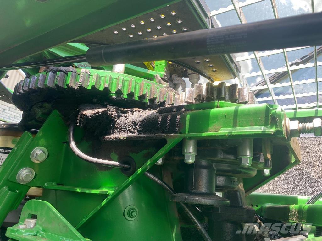 John Deere 8200 حصادات الأعلاف