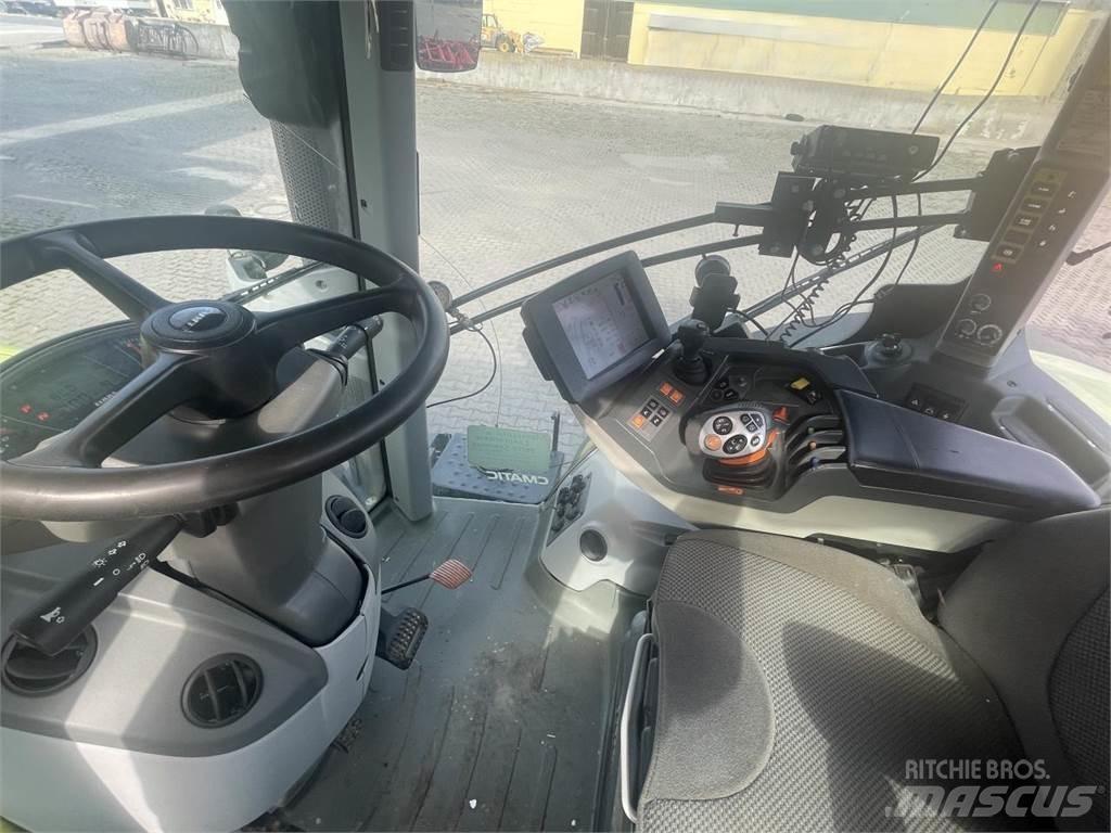 CLAAS AXION 830 الجرارات