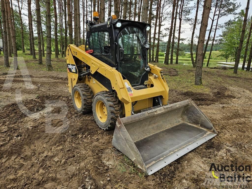 CAT 236 D لوادر انزلاقية التوجيه