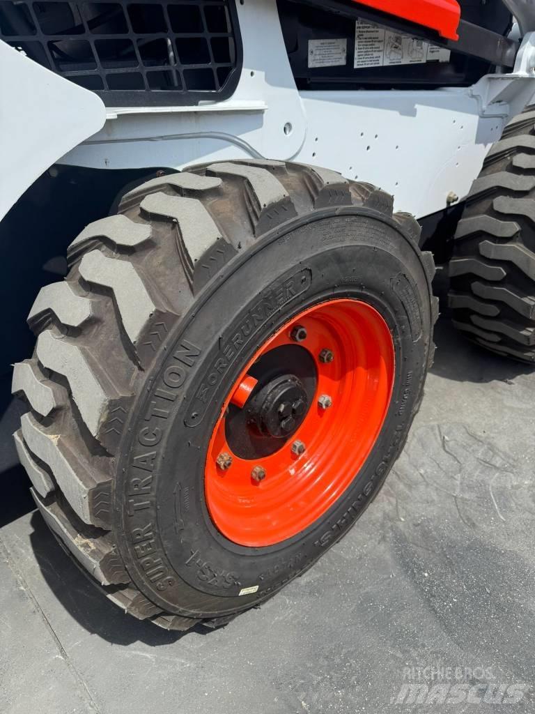 Bobcat S 740 لوادر انزلاقية التوجيه