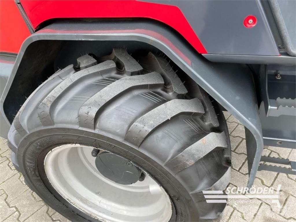 Schäffer 6680 T لوادر بعجل