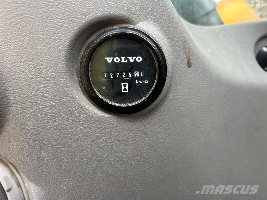 Volvo EC 220 EL حفارات زحافة