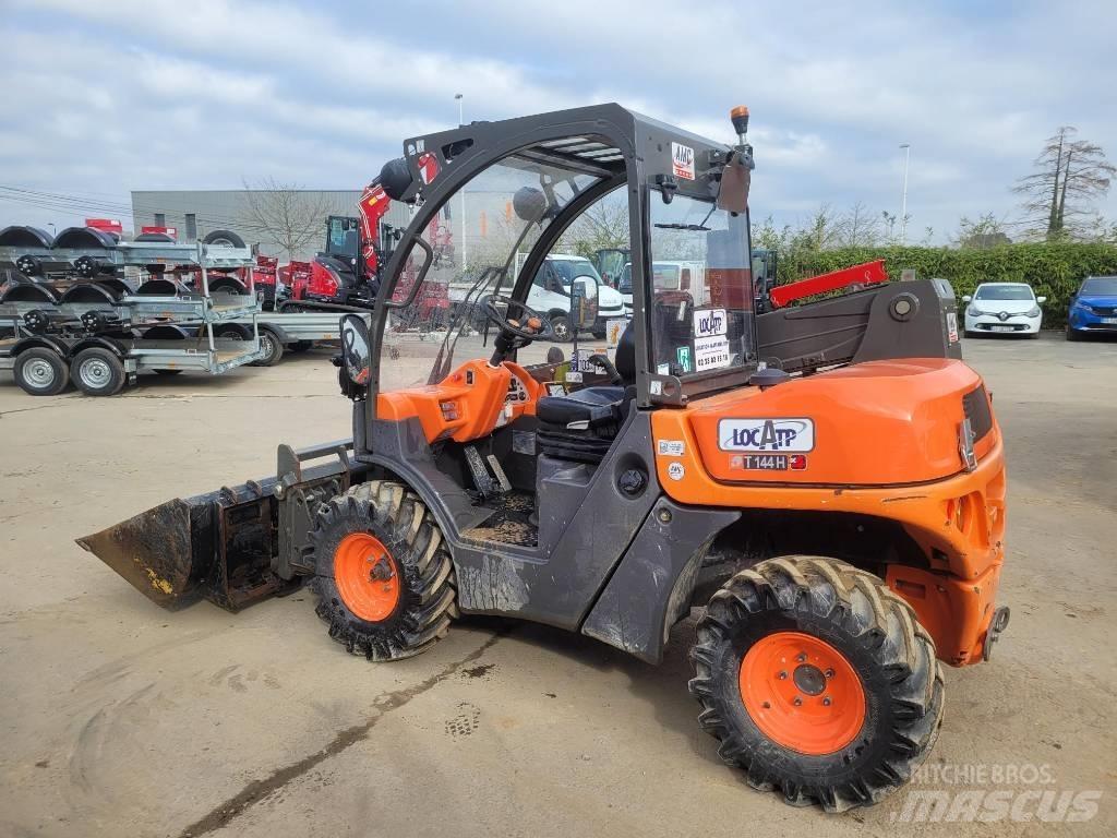 Ausa T 144 H مناولات متداخلة