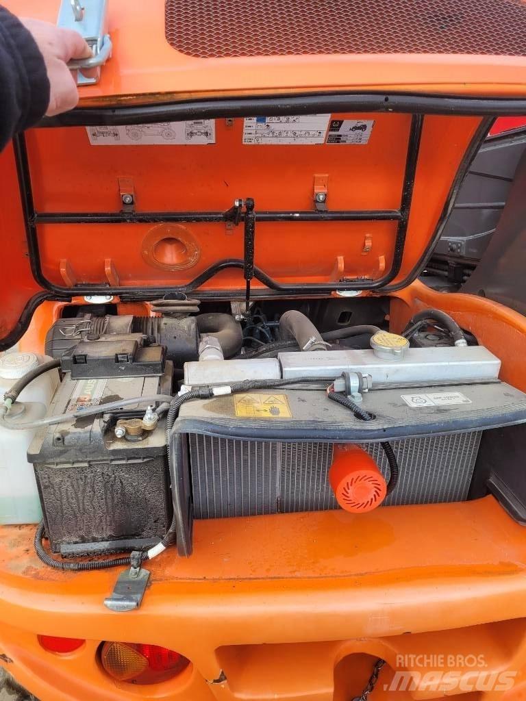 Ausa T 144 H مناولات متداخلة