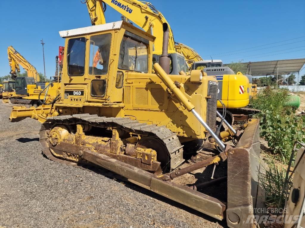 CAT D 6 D بلدوزرات مجنزرة