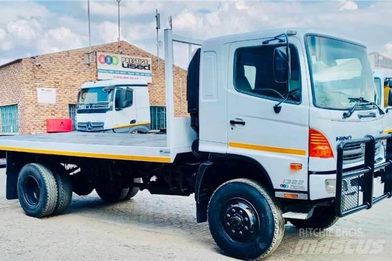 Hino 500 1322 4x4 شاحنات أخرى