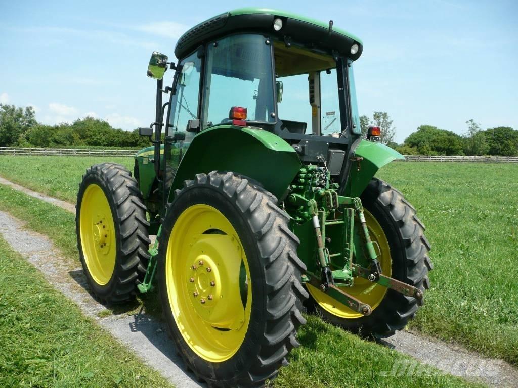 John Deere 5515 الجرارات