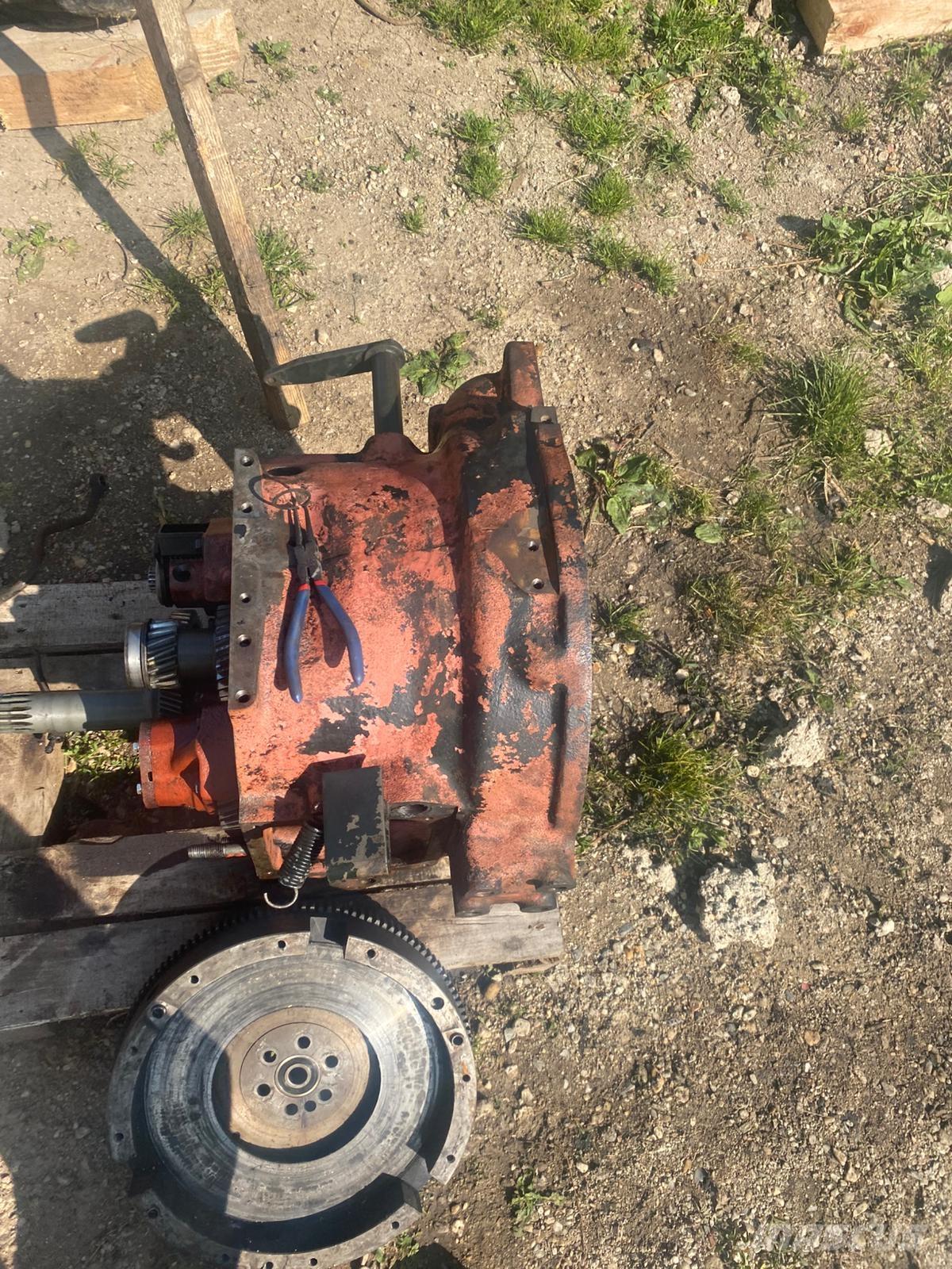 Zetor CRYSTAL جرارات التحريج