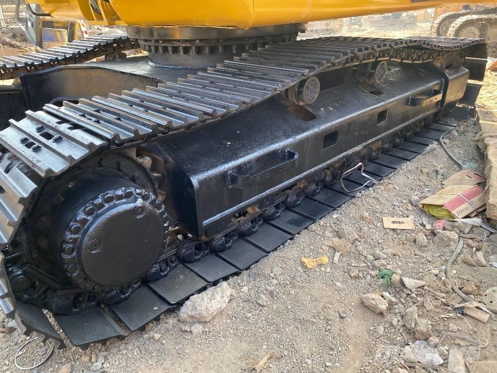 Komatsu PC240-7 حفارات زحافة