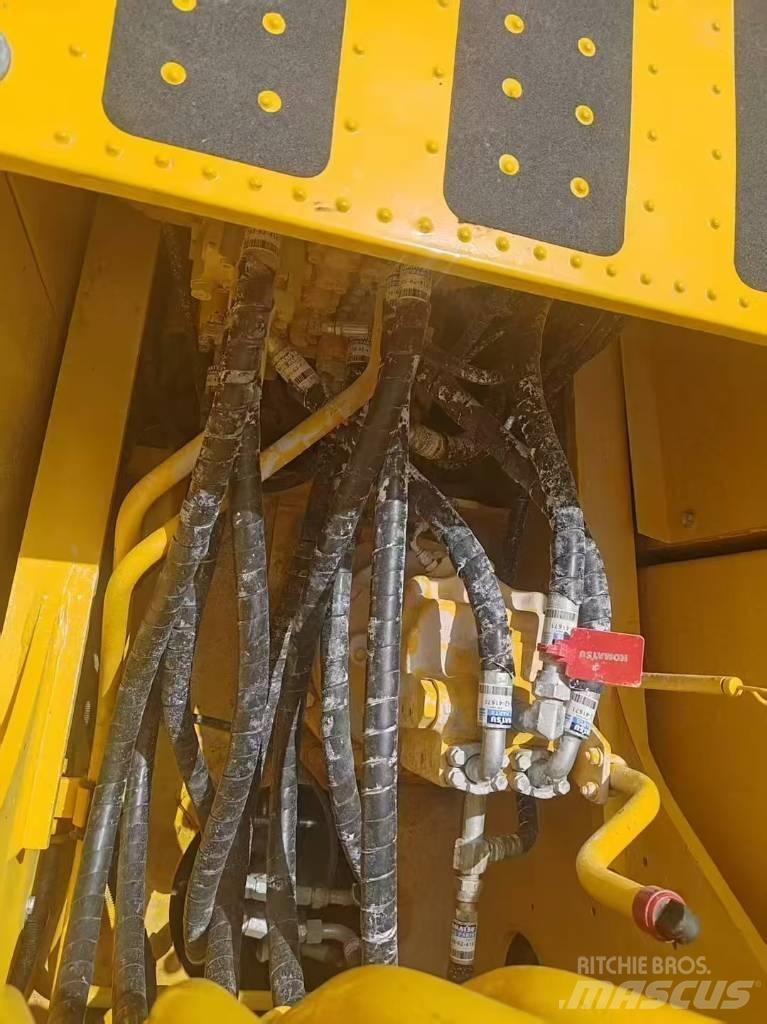 Komatsu 200-8 حفارات زحافة