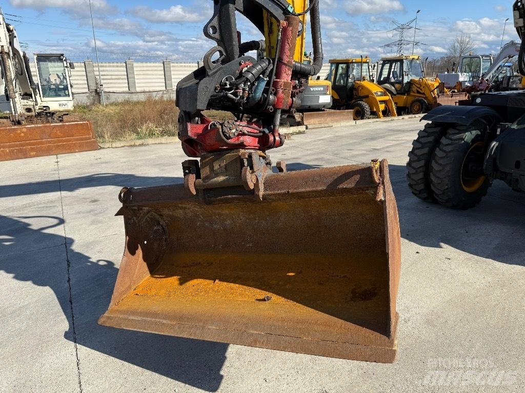 JCB Hydradig حفارات بعجل