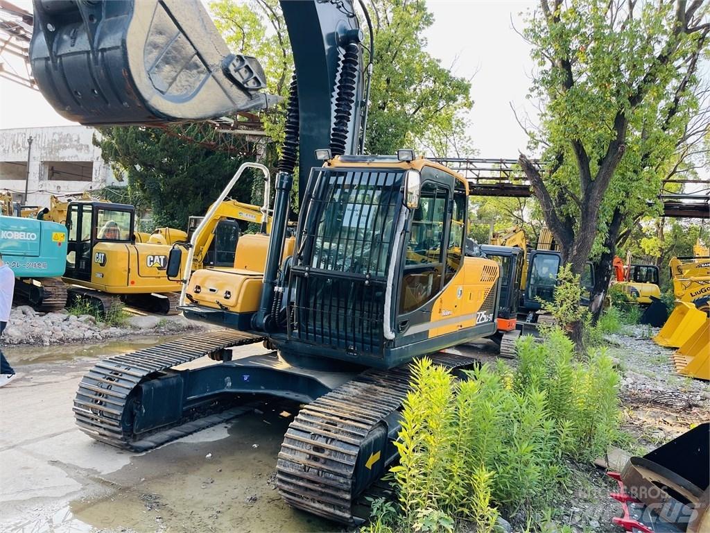 Hyundai 225 lc 9t حفارات زحافة