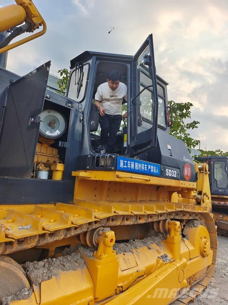 Shantui SD 32 بلدوزرات مجنزرة