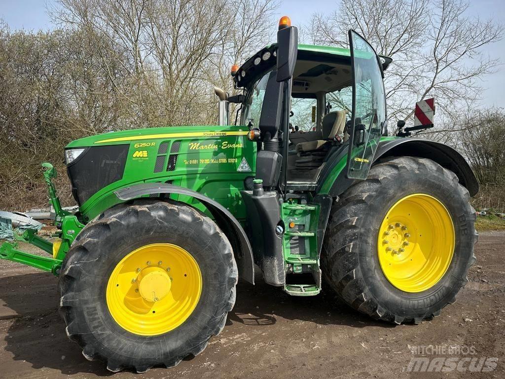 John Deere 6250 R الجرارات