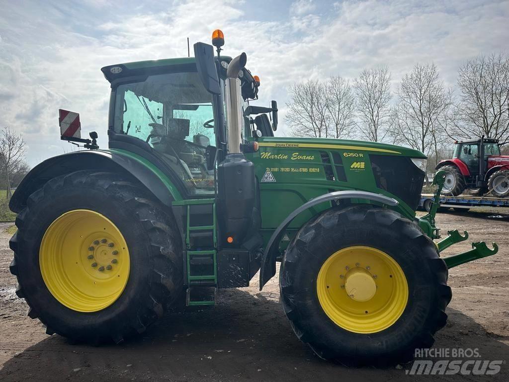 John Deere 6250 R الجرارات