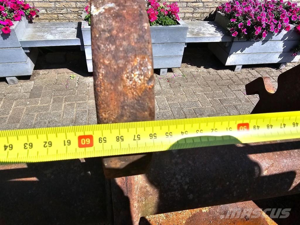  C. Klein Slotenbak دلاء