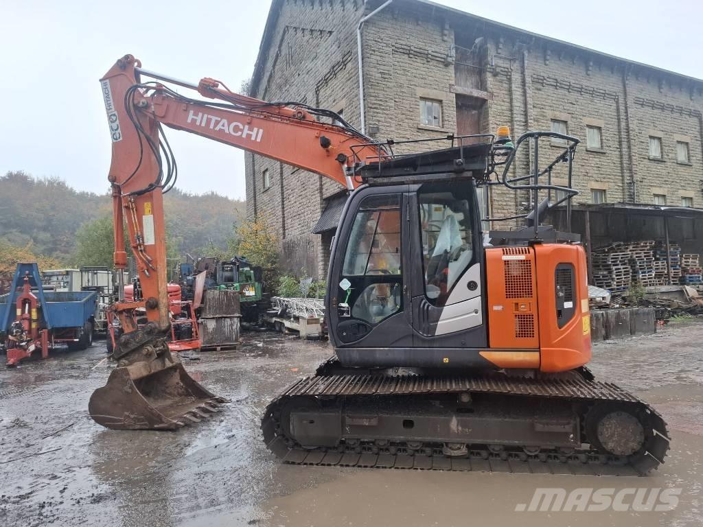 Hitachi ZX 135 US-6 حفارات زحافة