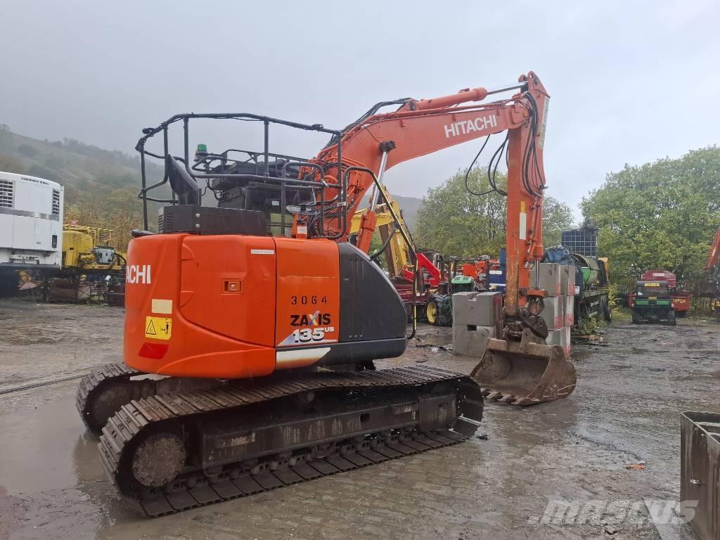 Hitachi ZX 135 US-6 حفارات زحافة