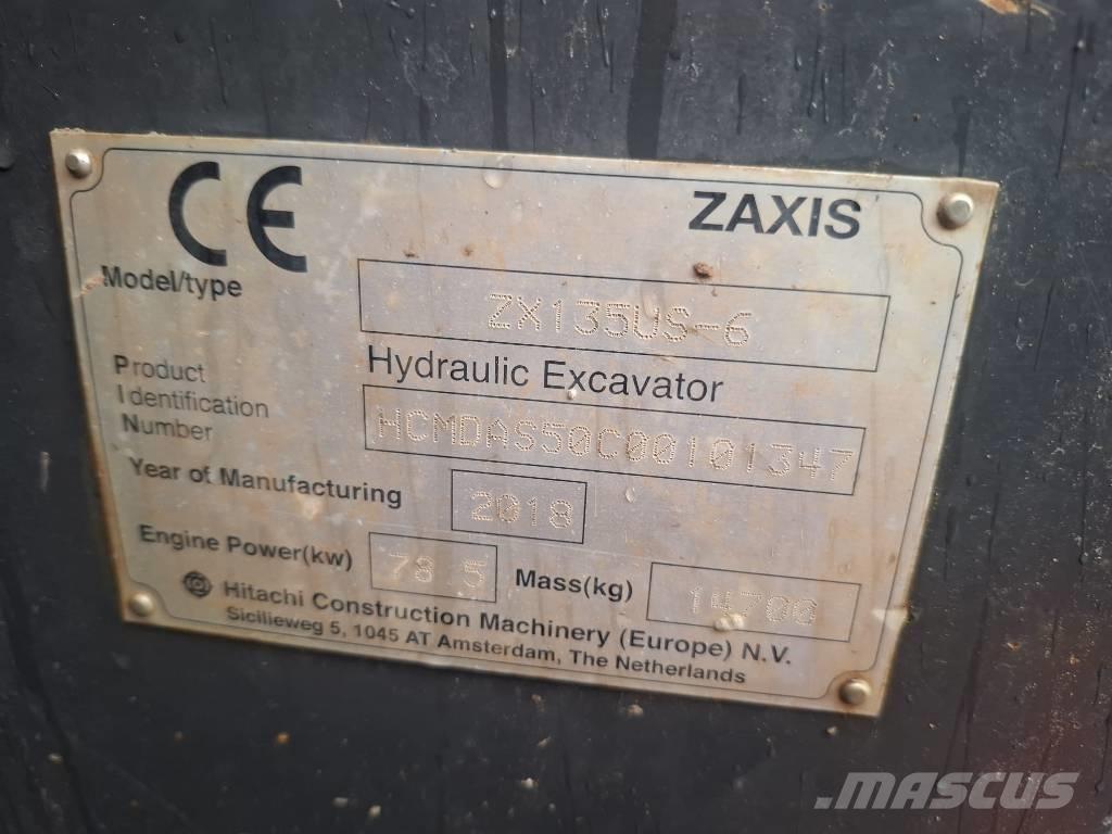 Hitachi ZX 135 US-6 حفارات زحافة