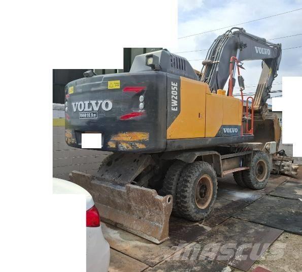 Volvo EW 205E حفارات بعجل