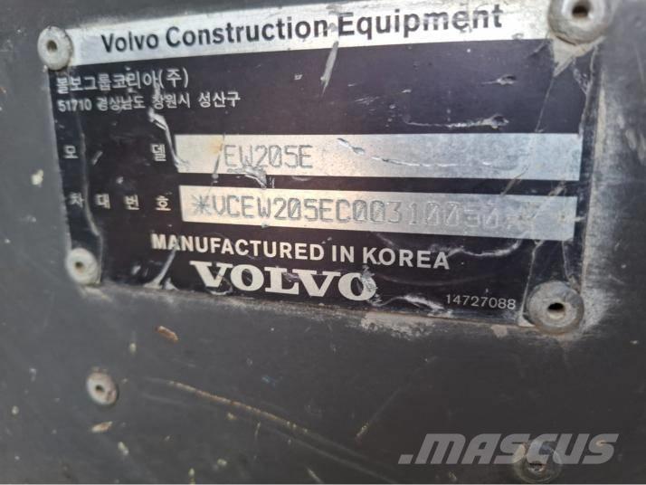Volvo EW 205E حفارات بعجل