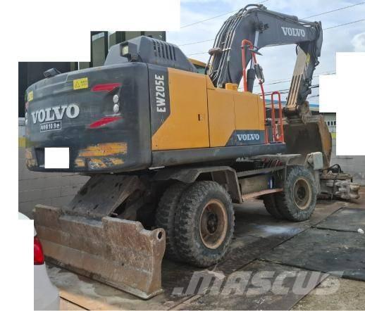Volvo EW 205E حفارات بعجل