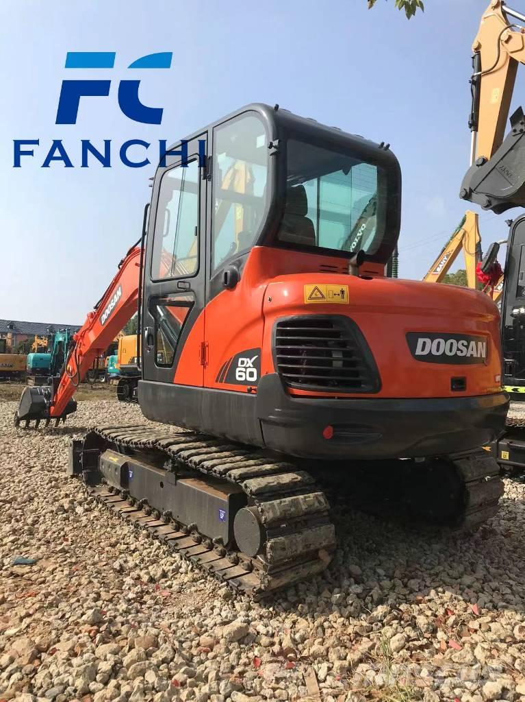 Doosan DX 60-9 C حفارات زحافة