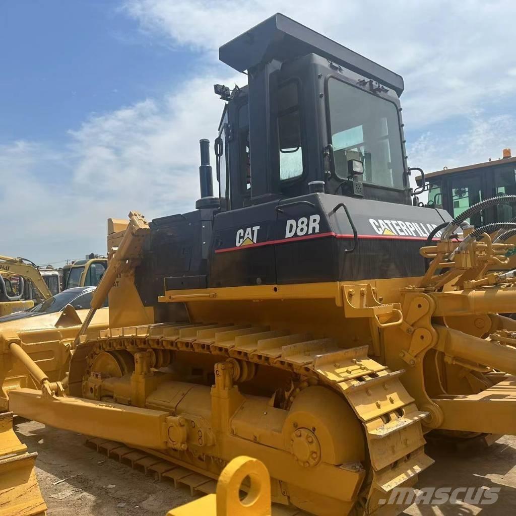 CAT D 8 R بلدوزرات مجنزرة