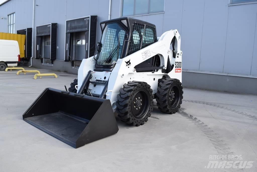 Bobcat S 300 لوادر انزلاقية التوجيه