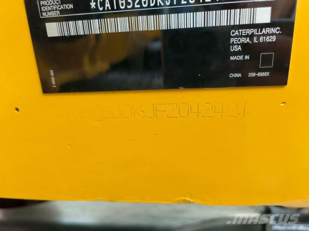 CAT 320 D حفارات زحافة