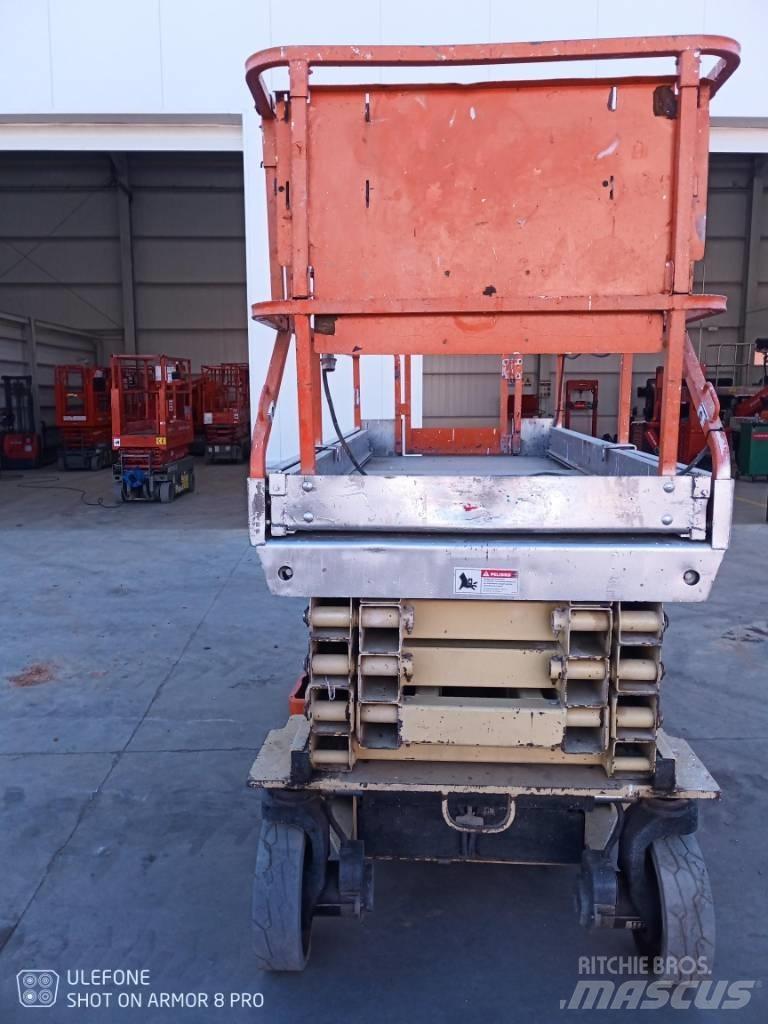 JLG 3246 ES رافعات مقصية الشكل