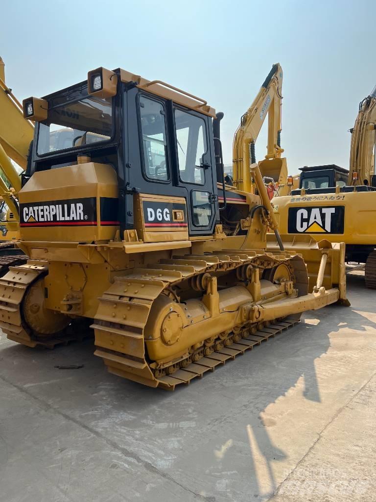 CAT D6G بلدوزرات مجنزرة