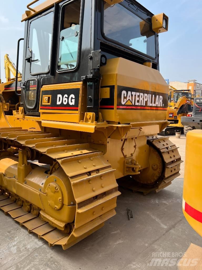 CAT D6G بلدوزرات مجنزرة