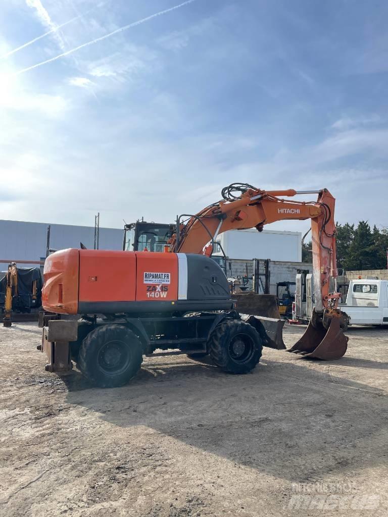Hitachi Zaxis 140 W حفارات بعجل