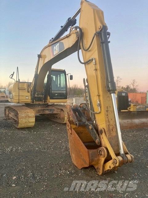 CAT 320 D حفارات زحافة